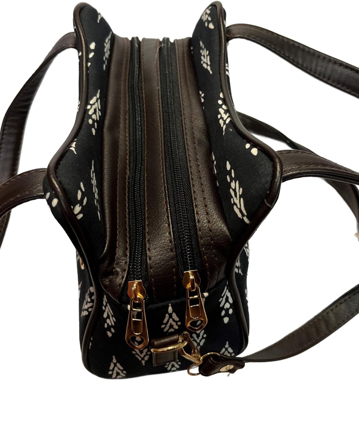 Elegant Handmade Black Crossbody Purse with Dual Sections: Fashionable Functionality